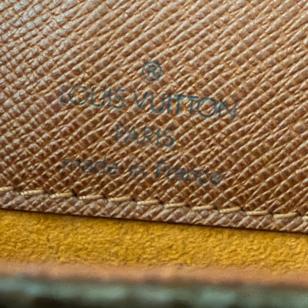 Louis Vuitton musette tango short. Monogram - Picture 11 of 16